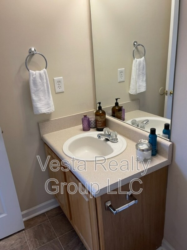 Building Photo - 207 London Dr