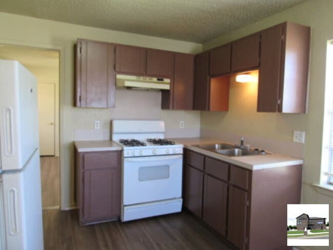 Building Photo - 804 Hackberry St