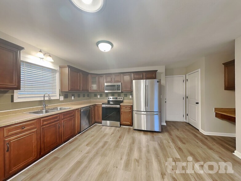 Building Photo - 3450 Southwood Dr