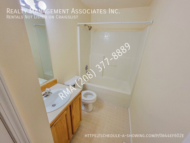 Building Photo - 625 N Mineral Wells Ave