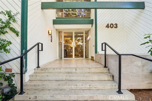 Building Photo - 403 N Oakhurst Dr