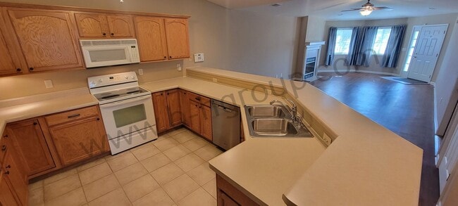Building Photo - Sun Pointe Village Condo