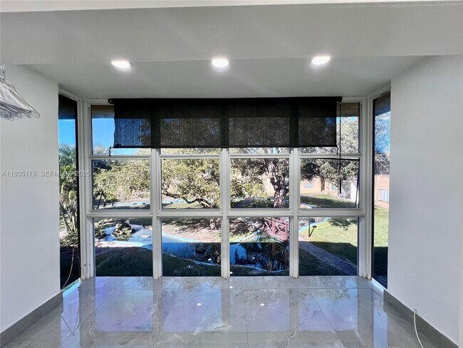 Building Photo - 5140 SW 40th Ave