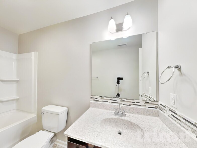 Building Photo - 1082 Bitting Hall Cir