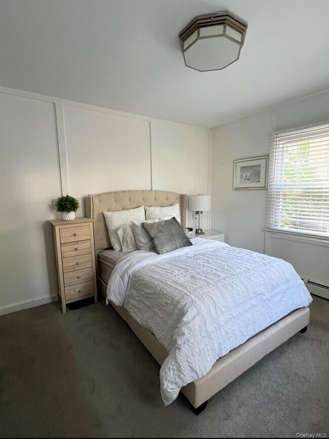 Building Photo - 711 Pelhamdale Ave