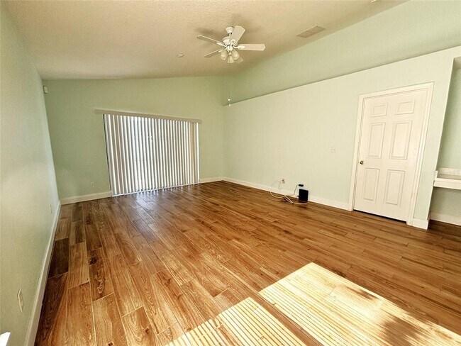 Building Photo - 4663 Doral Park Ave