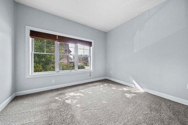 Building Photo - 163 Rumford Ave