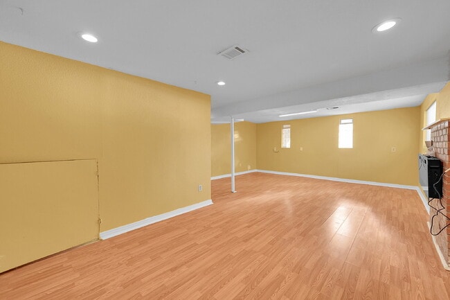 Building Photo - $2,795.00  - 4 Beds, 2 Baths, Single Famil...