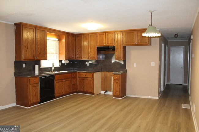 Building Photo - 289 Bruce St