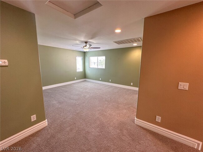 Building Photo - 142 Castle Course Ave