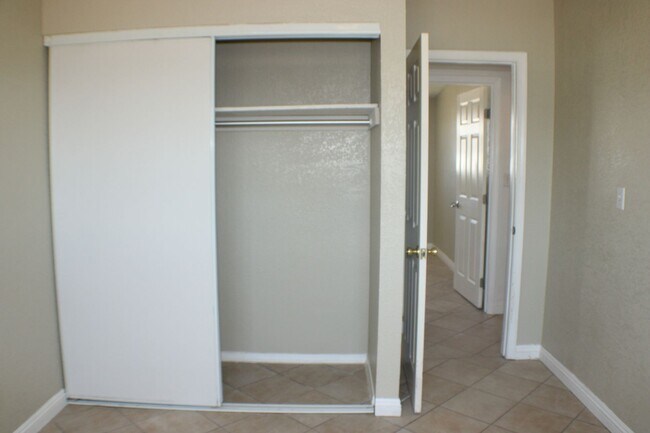 Building Photo - Spacious 3-Bed + 1 Bonus Room, 1.5-Bath Custom Home in California City – Convenient & Cozy!