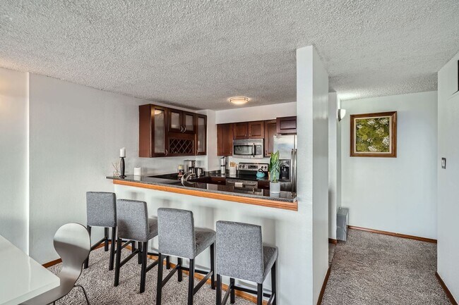 Building Photo - Downtown Denver Furnished 1 BDR w/ Rooftop...