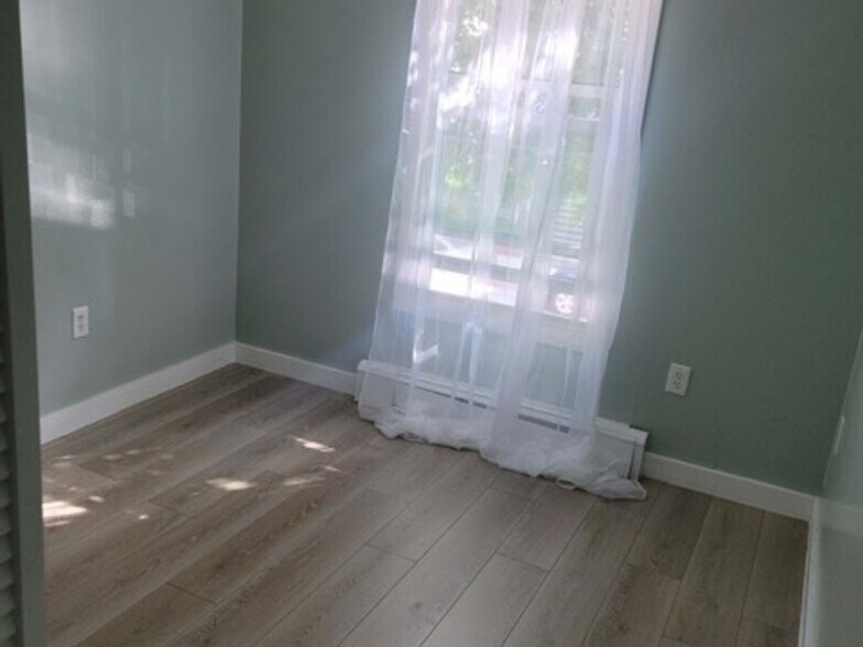 Building Photo - 190 Dwight St