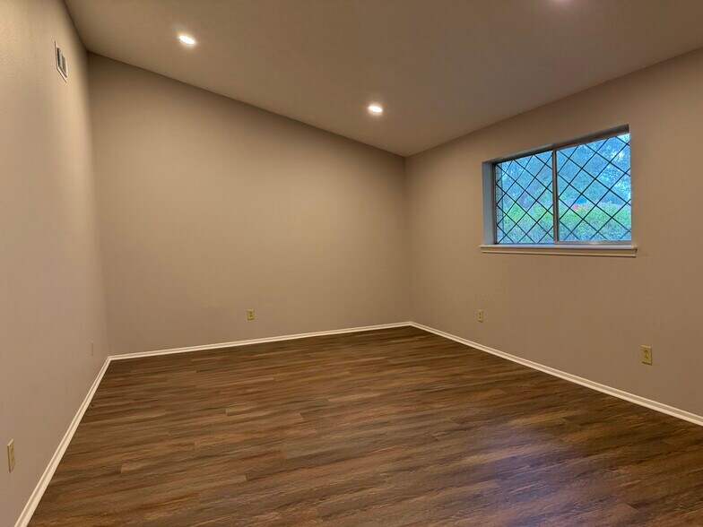 Large open flex room - 415 N 33rd St
