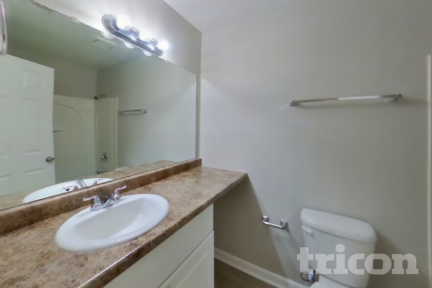 Building Photo - 14239 N 50th Dr