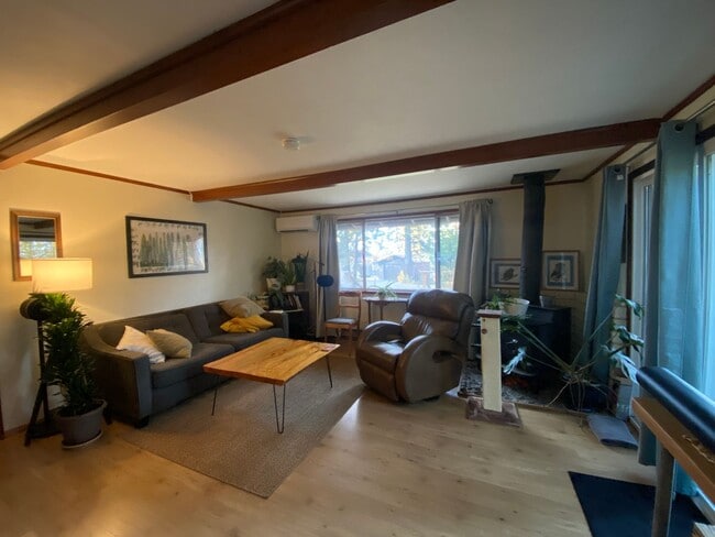 Building Photo - 1 Bedroom, 1 Bath + Bonus space | Hood River