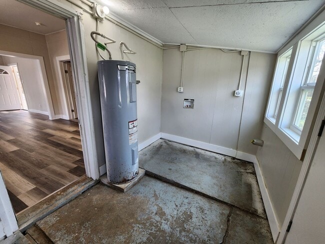 Building Photo - Spacious 1-Bedroom, 1-Bathroom Home AVAILABLE NOW!!