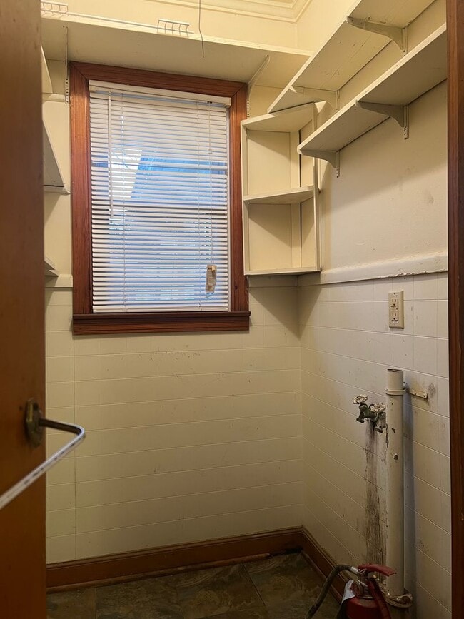 Building Photo - 1914 S Van Buren St