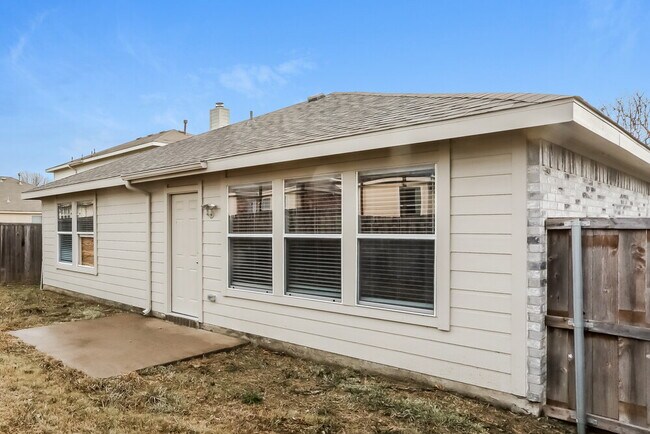 Building Photo - 1009 Chelsea Ln