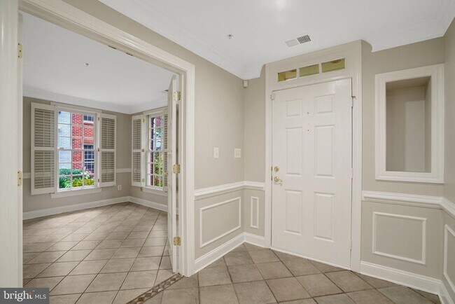 Building Photo - 1210 Roundhouse Ln