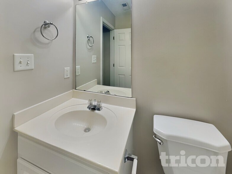 Building Photo - 9728 Avensong Crossing Dr