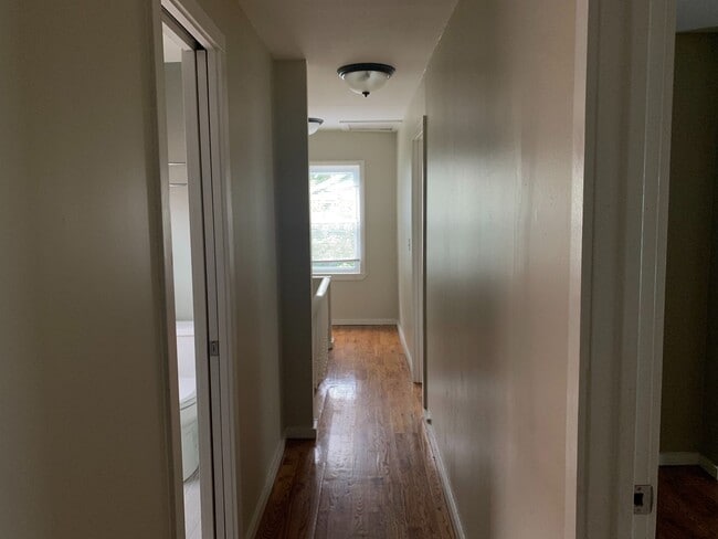 Building Photo - Gorgeous 3BR, Single Family Home IN EAST ROCK! PARKING! LAUNDRY!