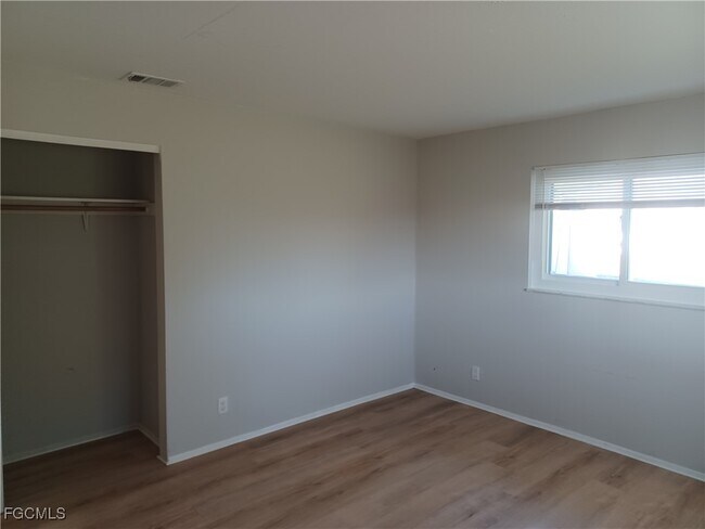 Building Photo - 937 SE 23rd Pl