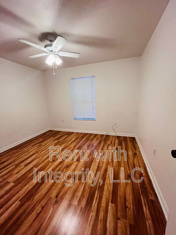Building Photo - 581 Holyoke Ct
