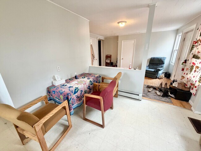 Building Photo - 3 Bedroom Apartment in Burlington VT Available 6/1!