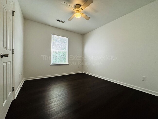 Building Photo - 4621 Kirkland Ave