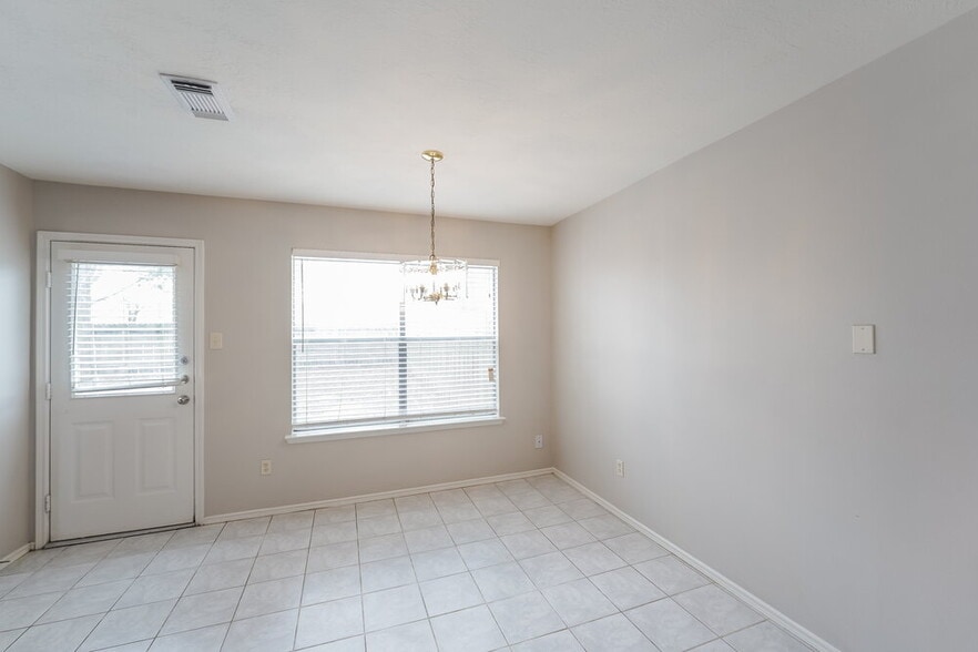 Building Photo - 8906 Belle Glen Dr