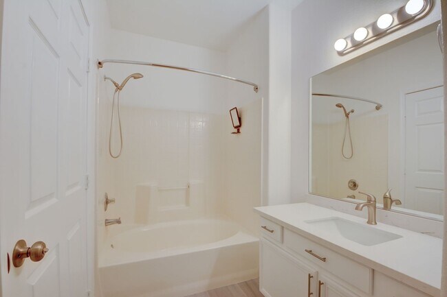 Building Photo - Horizon Hills Condominiums