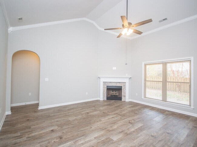 Building Photo - Gorgeous Corner-Lot Home in Canebrake Club – Lawn Care Included