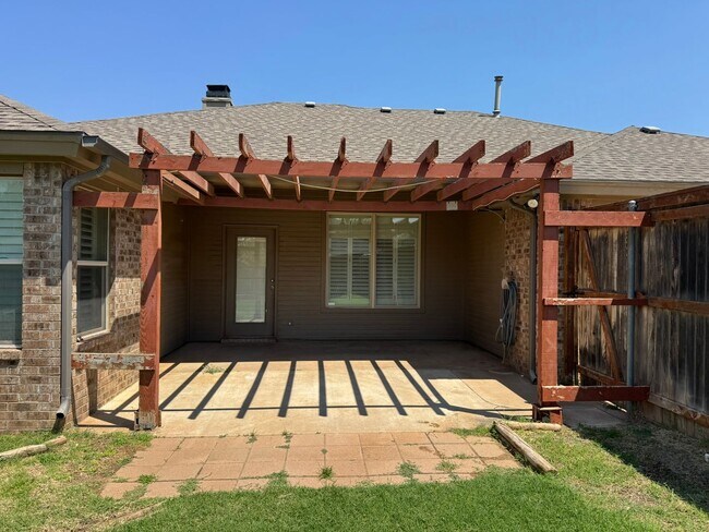 Building Photo - North Pointe Retreat with Backyard Oasis