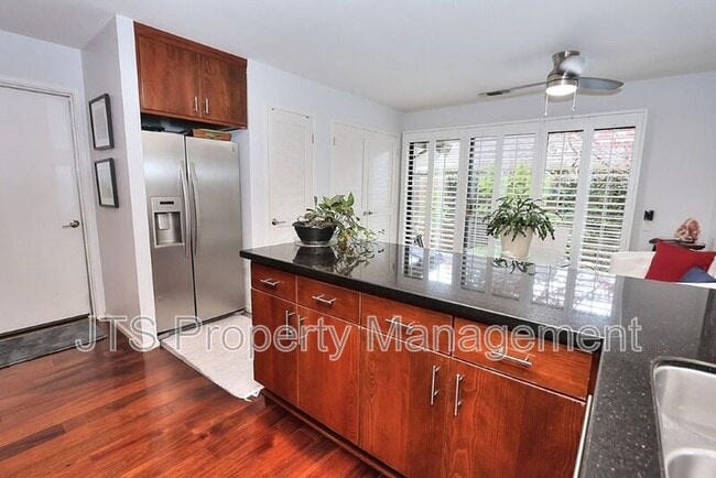 Building Photo - 2010 Promontory Point Ln