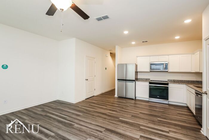 Building Photo - 3094 Calcutta St