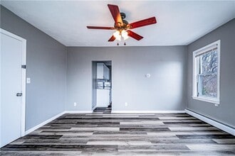 Building Photo - 216 Maplewood Ave