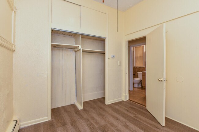 Building Photo - 208 4TH St