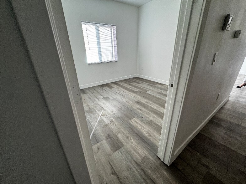 Building Photo - 1122 Magnolia Ave W