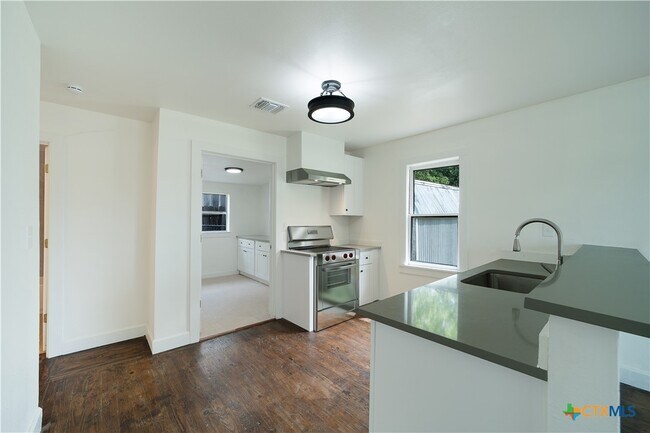 Building Photo - 414 Orange Ave