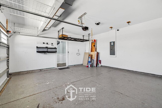 Building Photo - Spacious Living in Moncks Corner