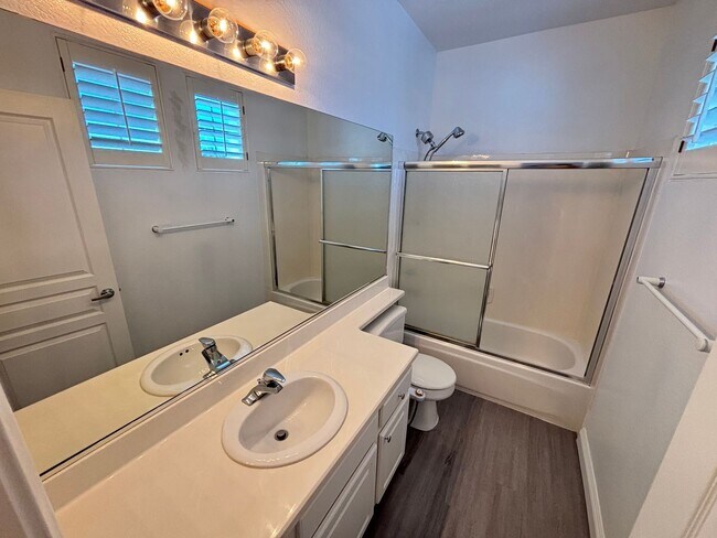 Building Photo - Elegant 4Bed/5Bath/3Car gated residence located near Silverado Ranch