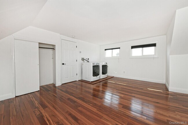 Building Photo - 33 Robin Ln