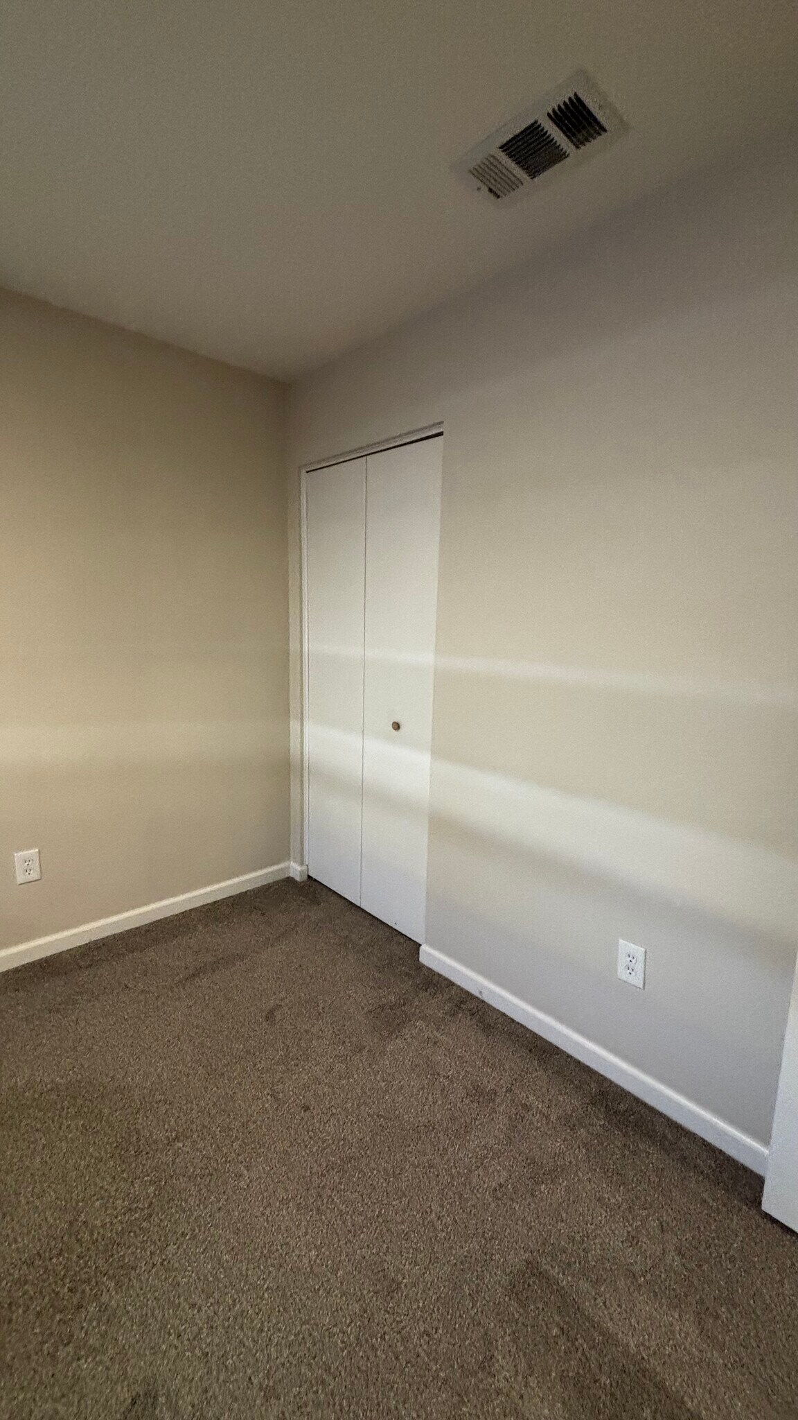 Building Photo - 1352 Drake Dr