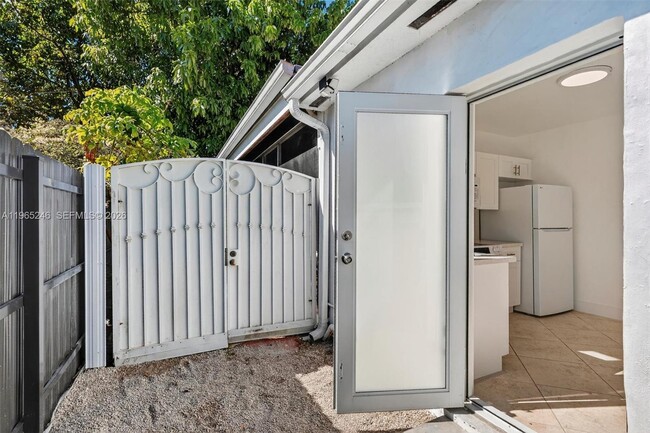 Building Photo - 7320 S Waterway Dr