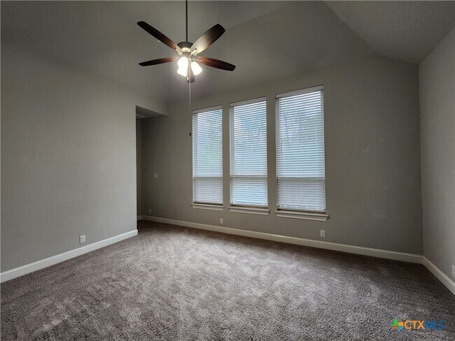 Building Photo - 1113 Carriage Loop