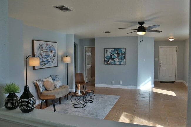 Building Photo - 717 Blair Ave