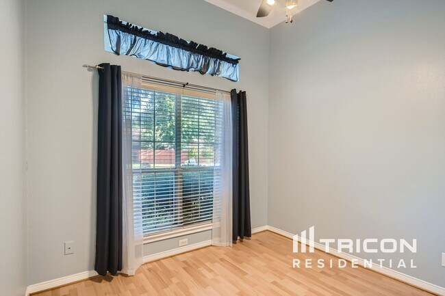 Building Photo - 2708 Hemingway Dr