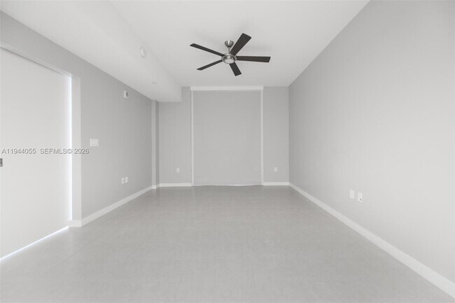 Building Photo - 1010 Brickell Ave