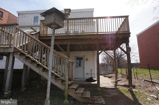 Building Photo - 535 Sandy St